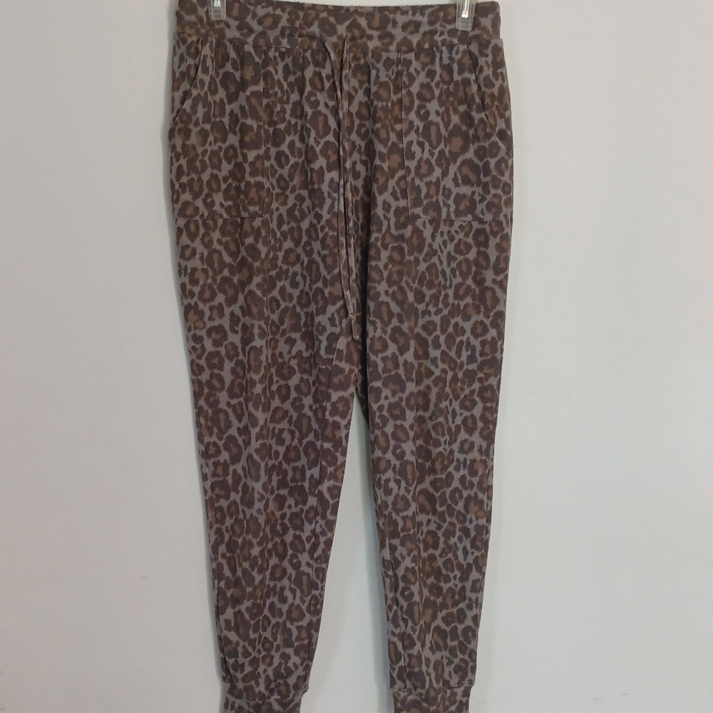 SO Brand Joggers Size Large Color Cheetah Print